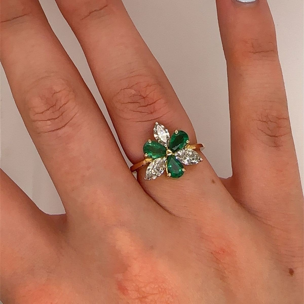 6 Stone Ring In 18k Yellow Gold With 3 Marquise Diamonds And 3 Pear Shaped Emeralds-photo-3