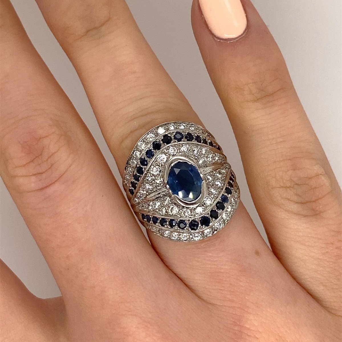 0.75ct Oval Sapphire Ring In Premium 18k White Gold Surrounded By Diamonds-photo-1