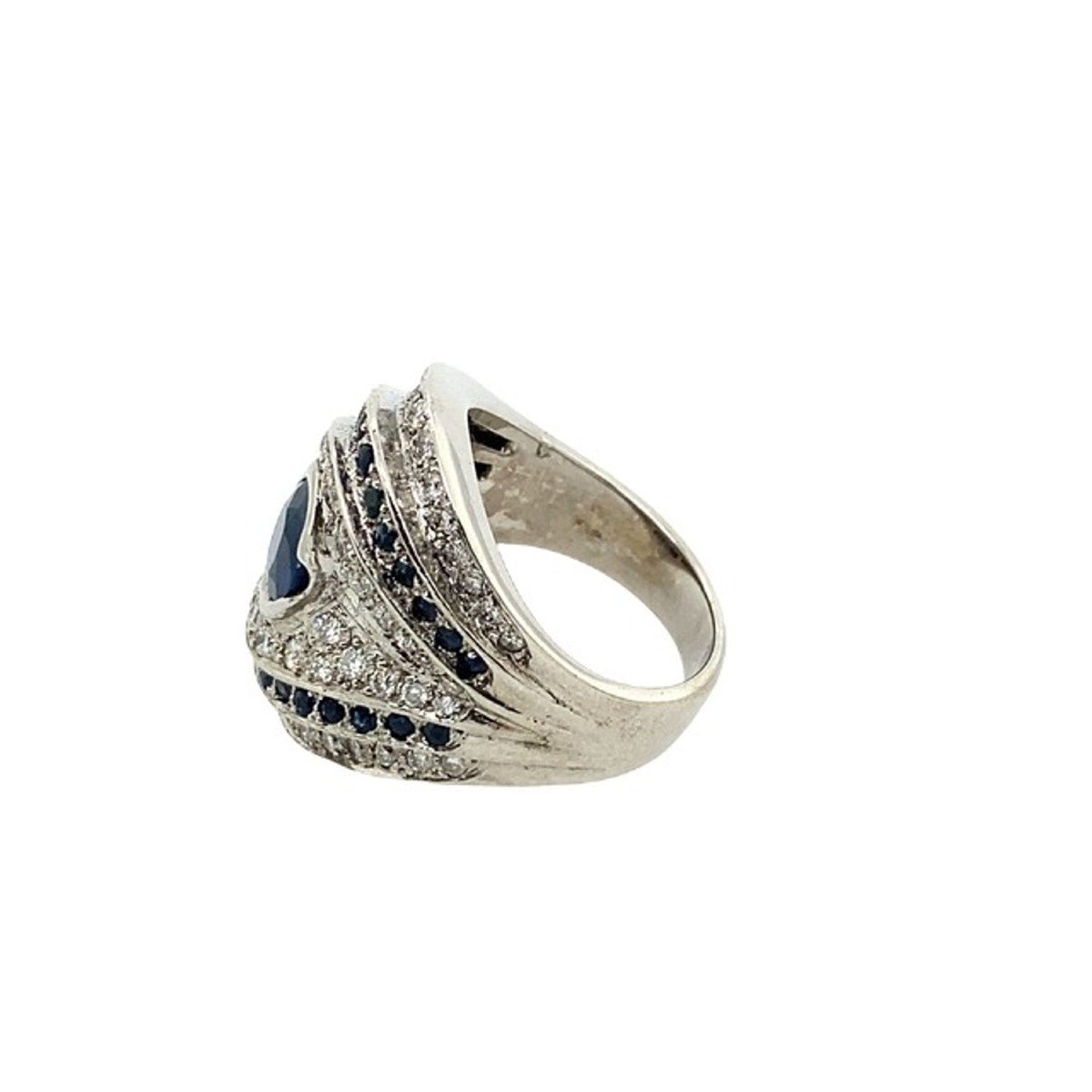 0.75ct Oval Sapphire Ring In Premium 18k White Gold Surrounded By Diamonds-photo-2