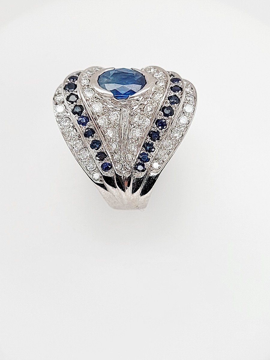 0.75ct Oval Sapphire Ring In Premium 18k White Gold Surrounded By Diamonds-photo-3