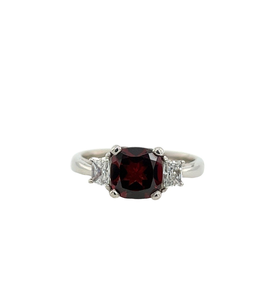 Platinum 1.88ct Garnet And Diamond Ring Set With 0.33ct Tapered Diamonds