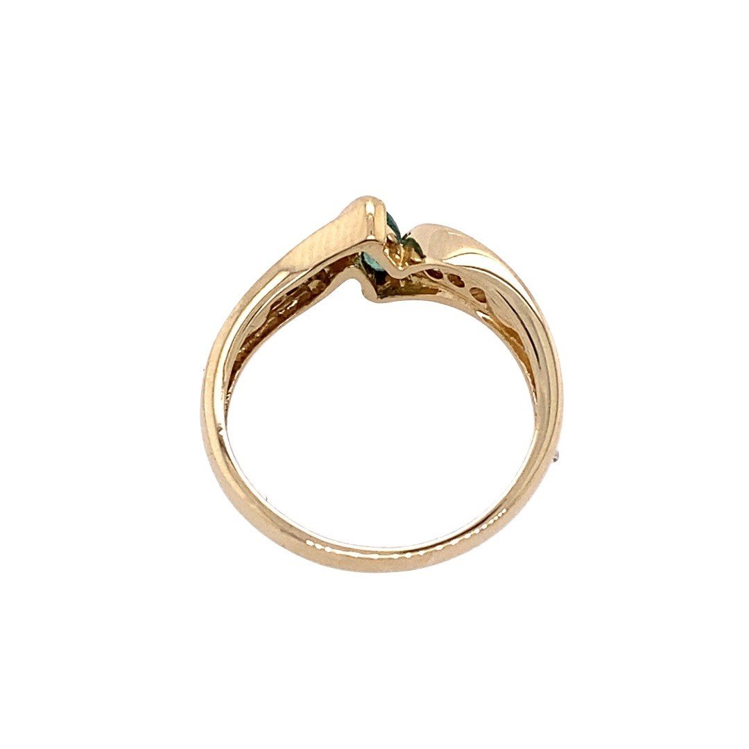 Marquise Emerald Ring, Set In 14k Yellow Gold, With 3 Diamonds On Each Shoulder-photo-1