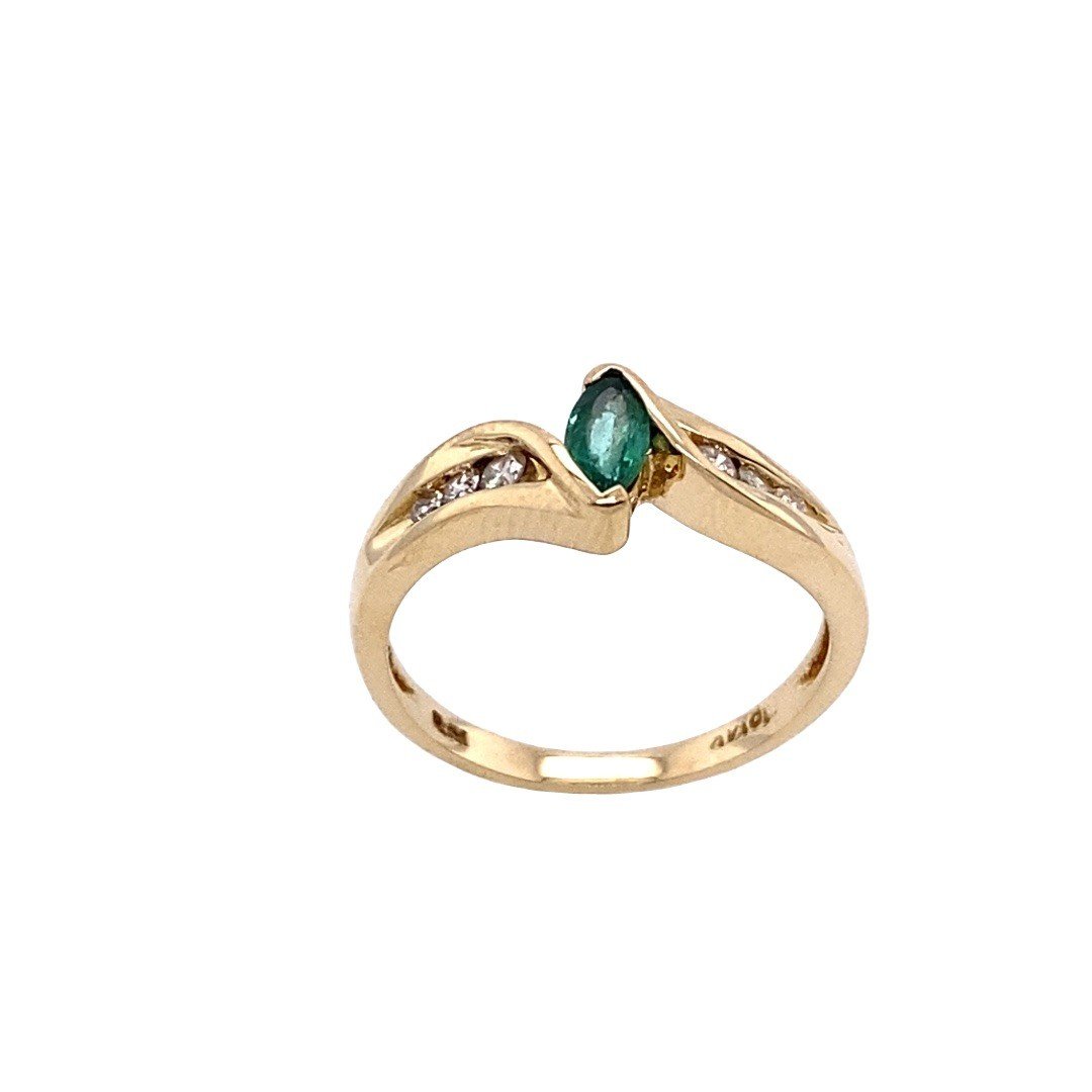 Marquise Emerald Ring, Set In 14k Yellow Gold, With 3 Diamonds On Each Shoulder