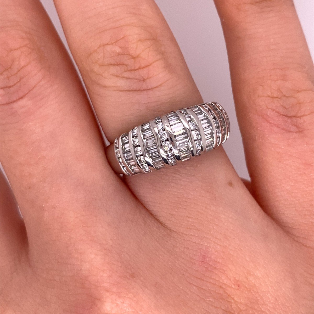 Bague Turban En Platine Massif En Diamants, Sertie De 2,56 Ct F/g Vs Pureté Des Diamants.-photo-1