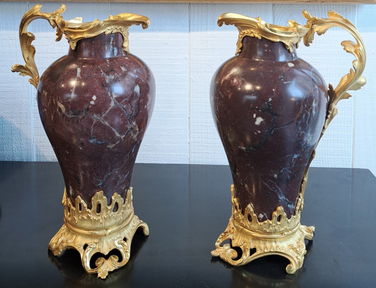 Paire d'Aiguières De Style Louis XV En Bronze Doré Et Marbre, XIX ème Siècle