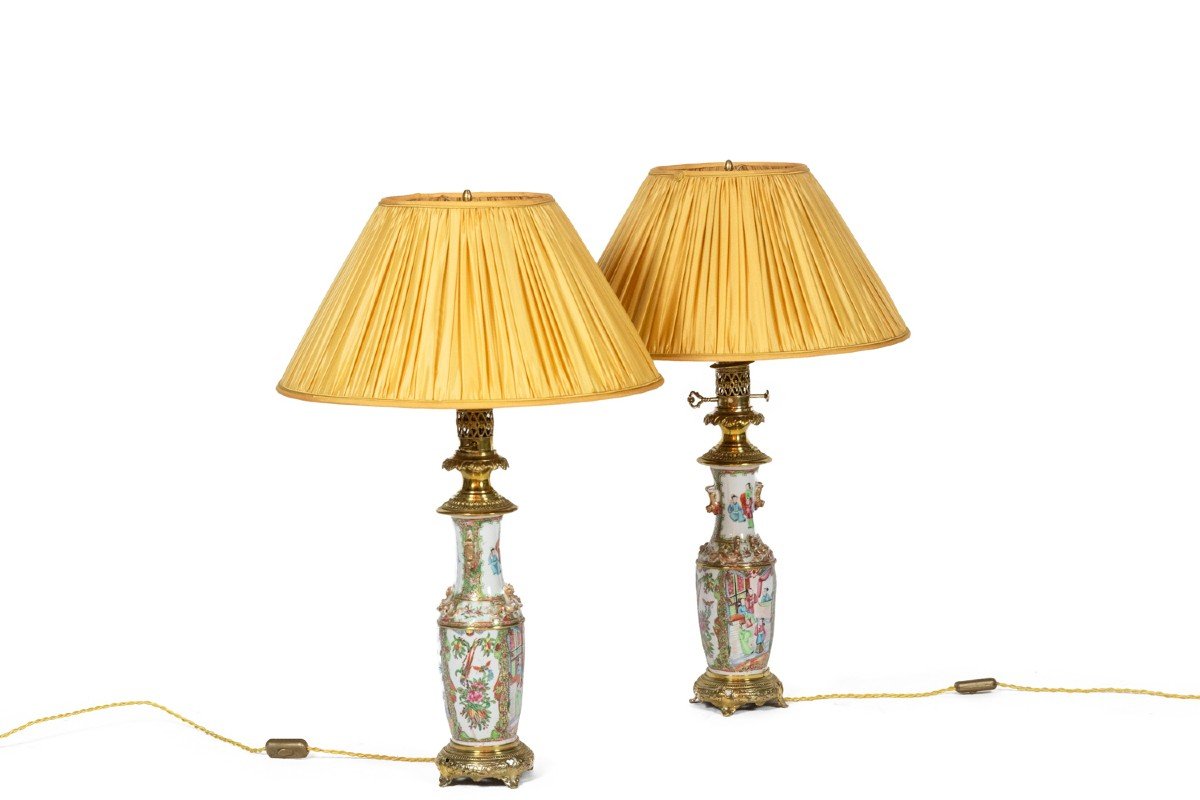 Paire De Lampes En Porcelaine Canton Et Bronze. Circa 1880.