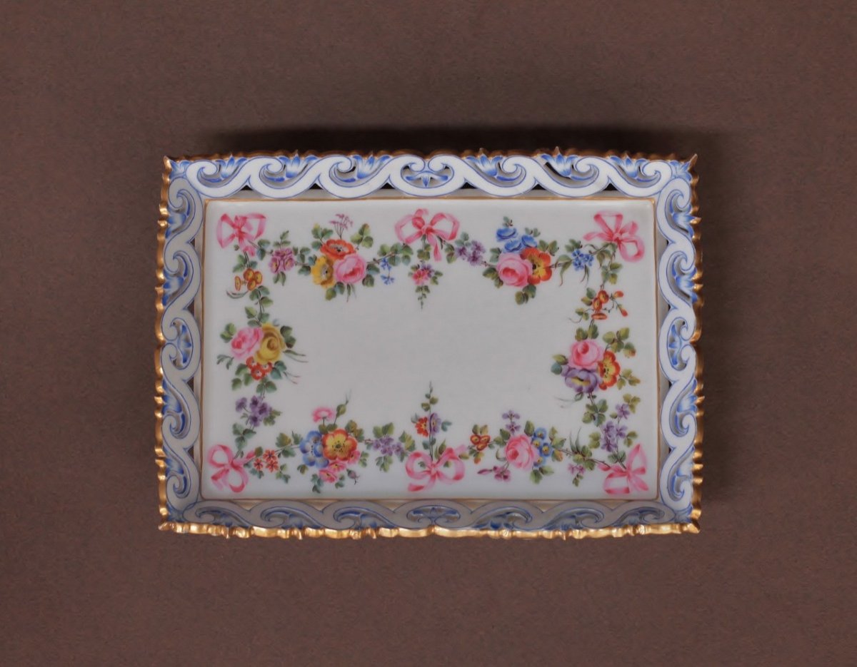 Rectangular Tray In Soft Sèvres Porcelain, 1760.