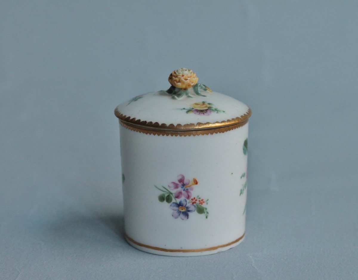 Pot à Crème Ou à Fard En Porcelaine Tendre De Vincennes, Daté C Pour 1755-1756.-photo-3