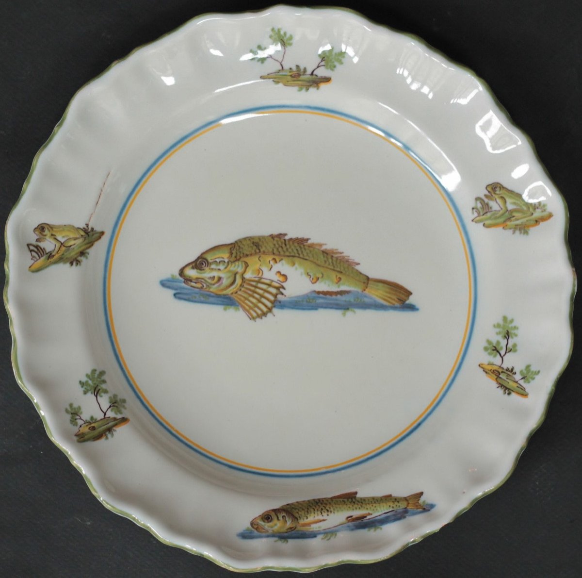 Assiette En Faïence De Varages à Décor d'Un Poisson. 18e S. -photo-3