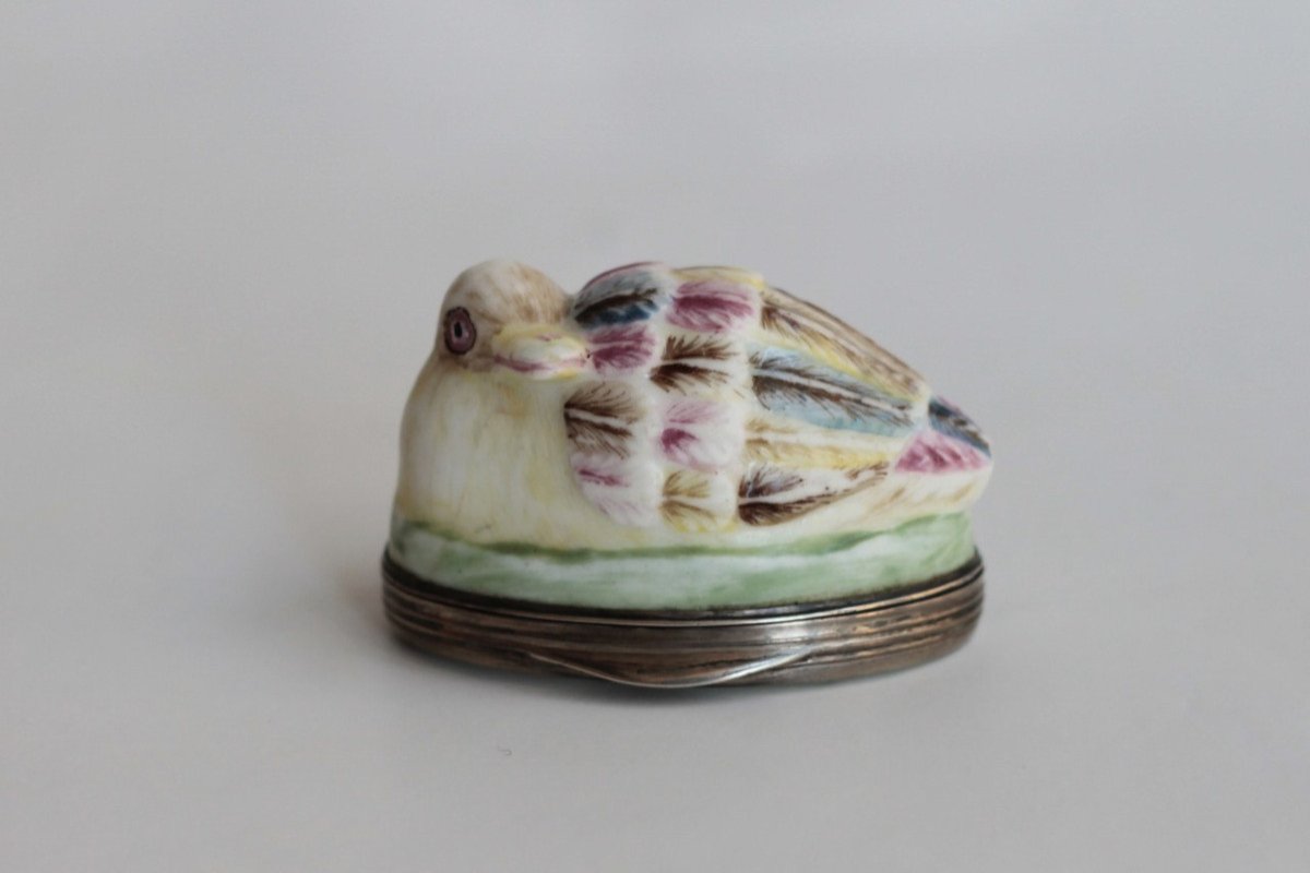 Boîte Ovale En Forme De Canard En Porcelaine Tendre De Mennecy, 18eme Siècle.-photo-1