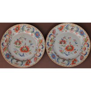 Pair Of Chinese Porcelain Plates With "pompadour" Decor, 18th C.