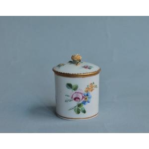 Pot à Crème Ou à Fard En Porcelaine Tendre De Vincennes, Daté C Pour 1755-1756.