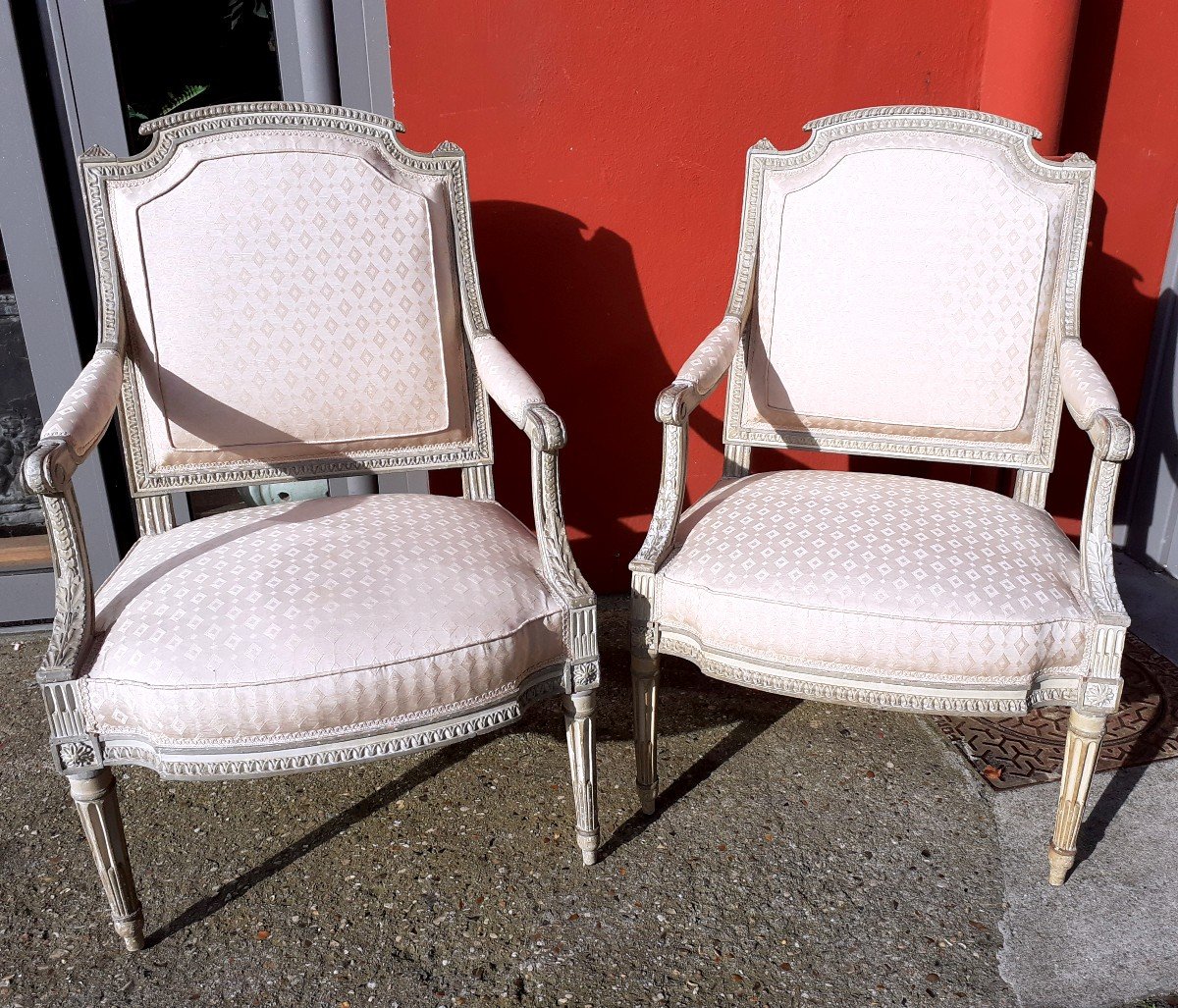 Belle paire de fauteuils d epoque Louis XVI attribué à Claude Sene II