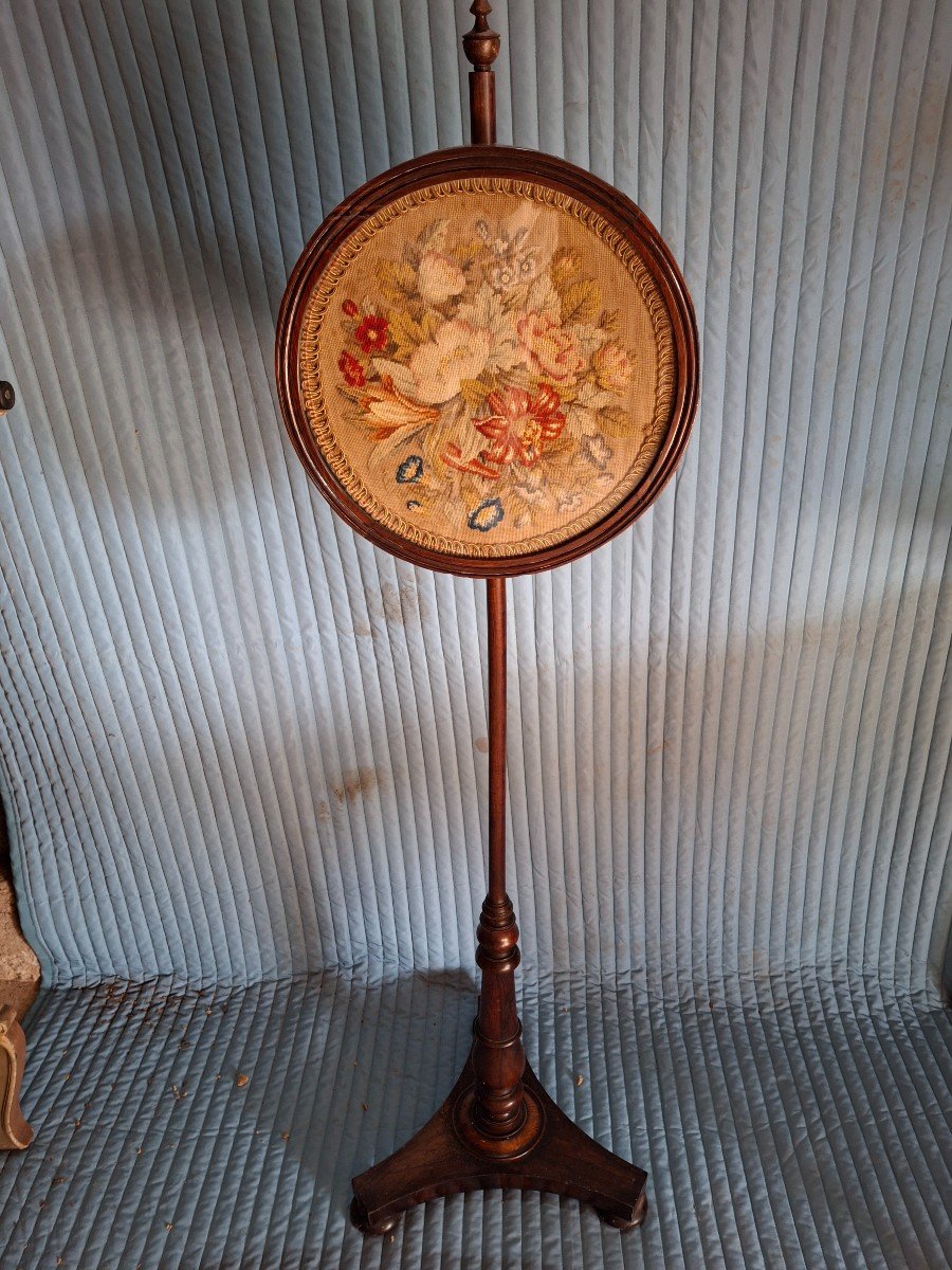 Restoration Period Seamstress Screen-photo-1