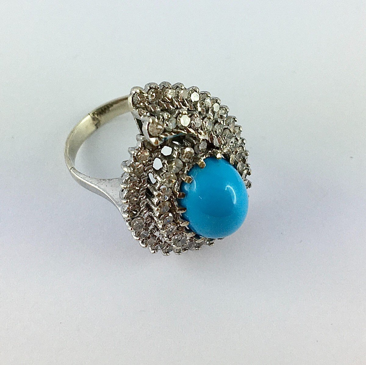 Bague Forme Poire  Cabochon De Turquoise Double Entourage Diamants Sur Or Blanc-photo-4