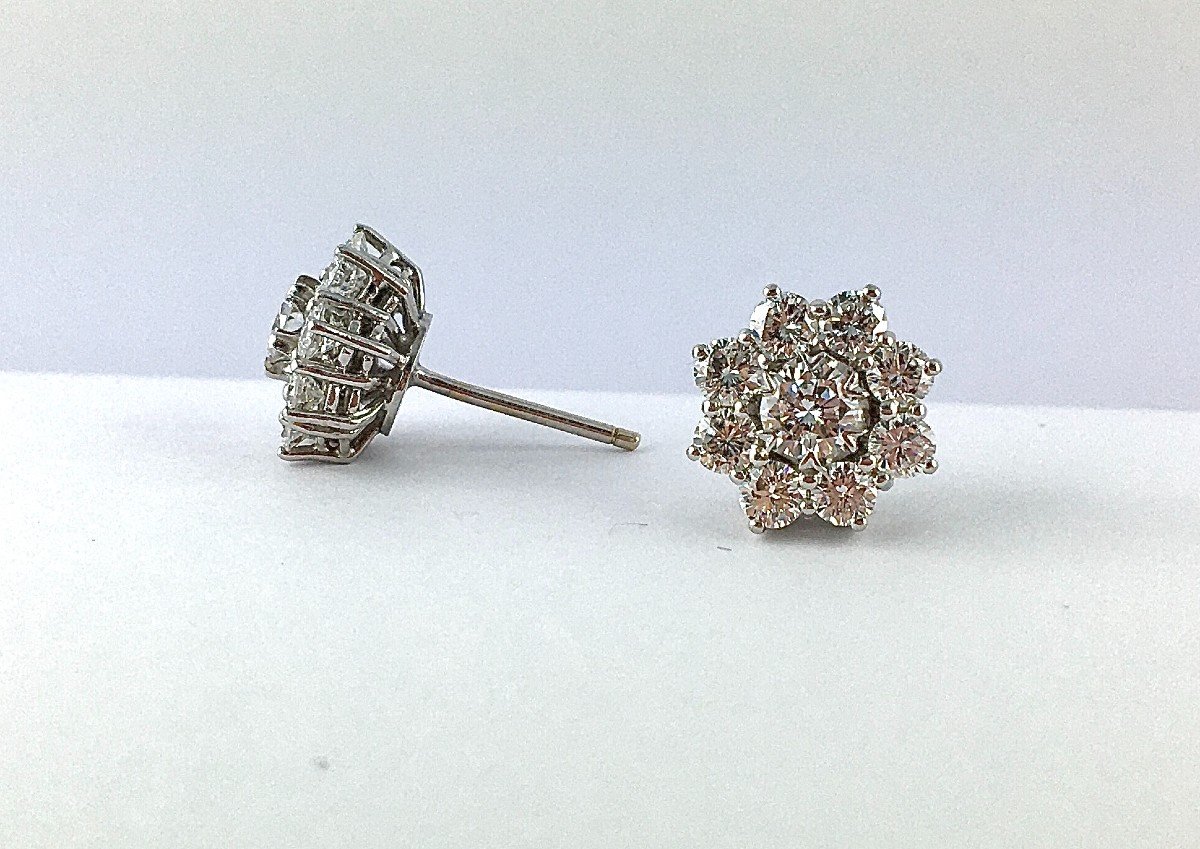 Daisy Diamond Earrings Surrounding Brilliant Cut Diamonds In White Gold-photo-4