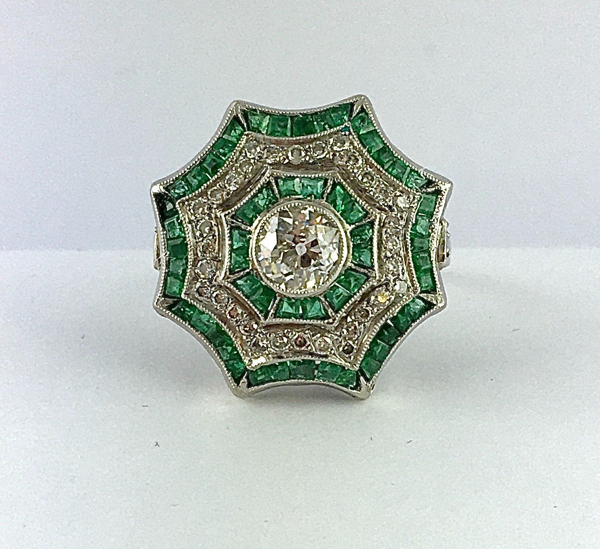 Art Deco Style Umbrella Ring, Diamond Surrounding Calibrated Emeralds And Diamonds On Platinum-photo-3