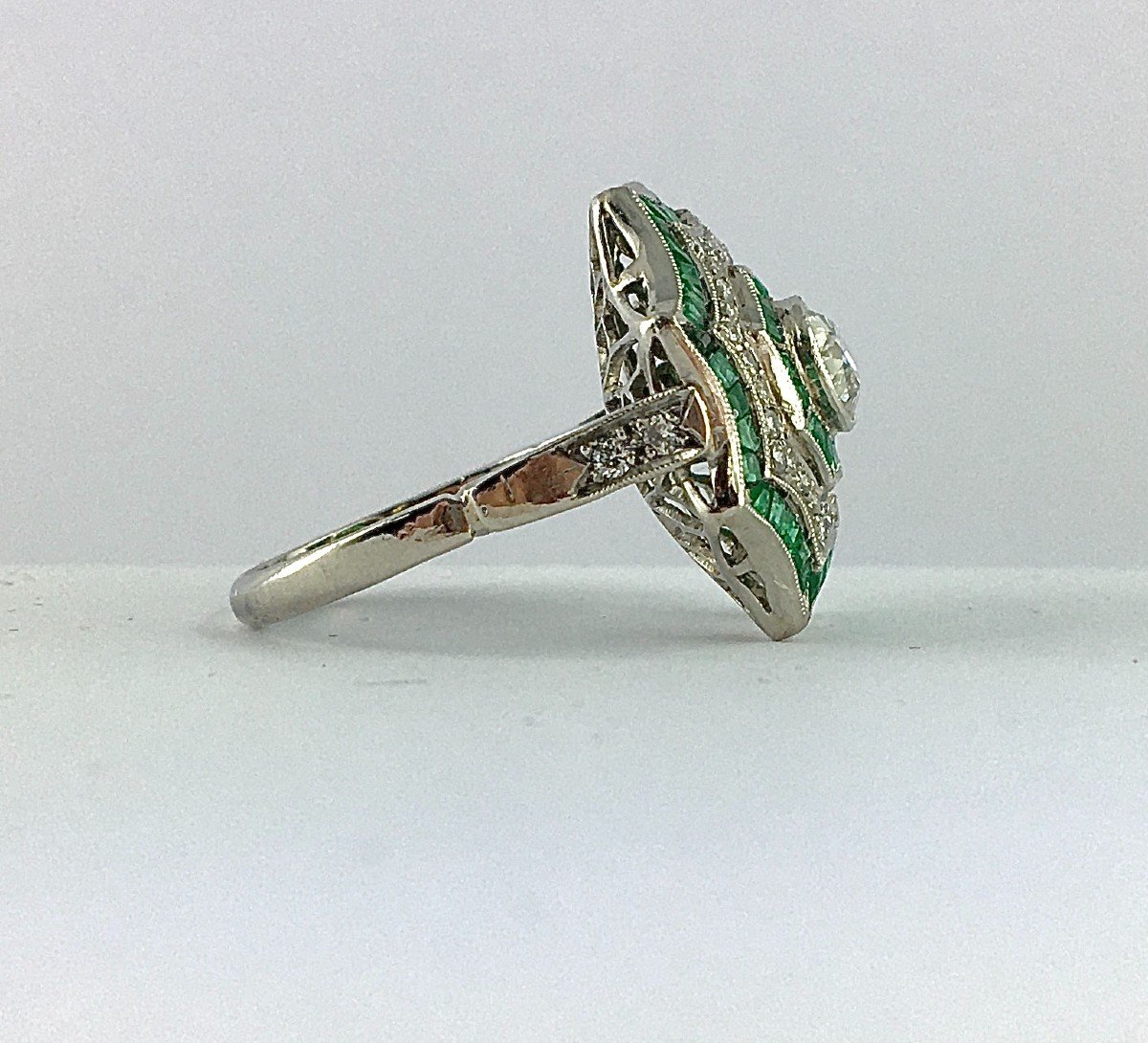 Art Deco Style Umbrella Ring, Diamond Surrounding Calibrated Emeralds And Diamonds On Platinum-photo-5