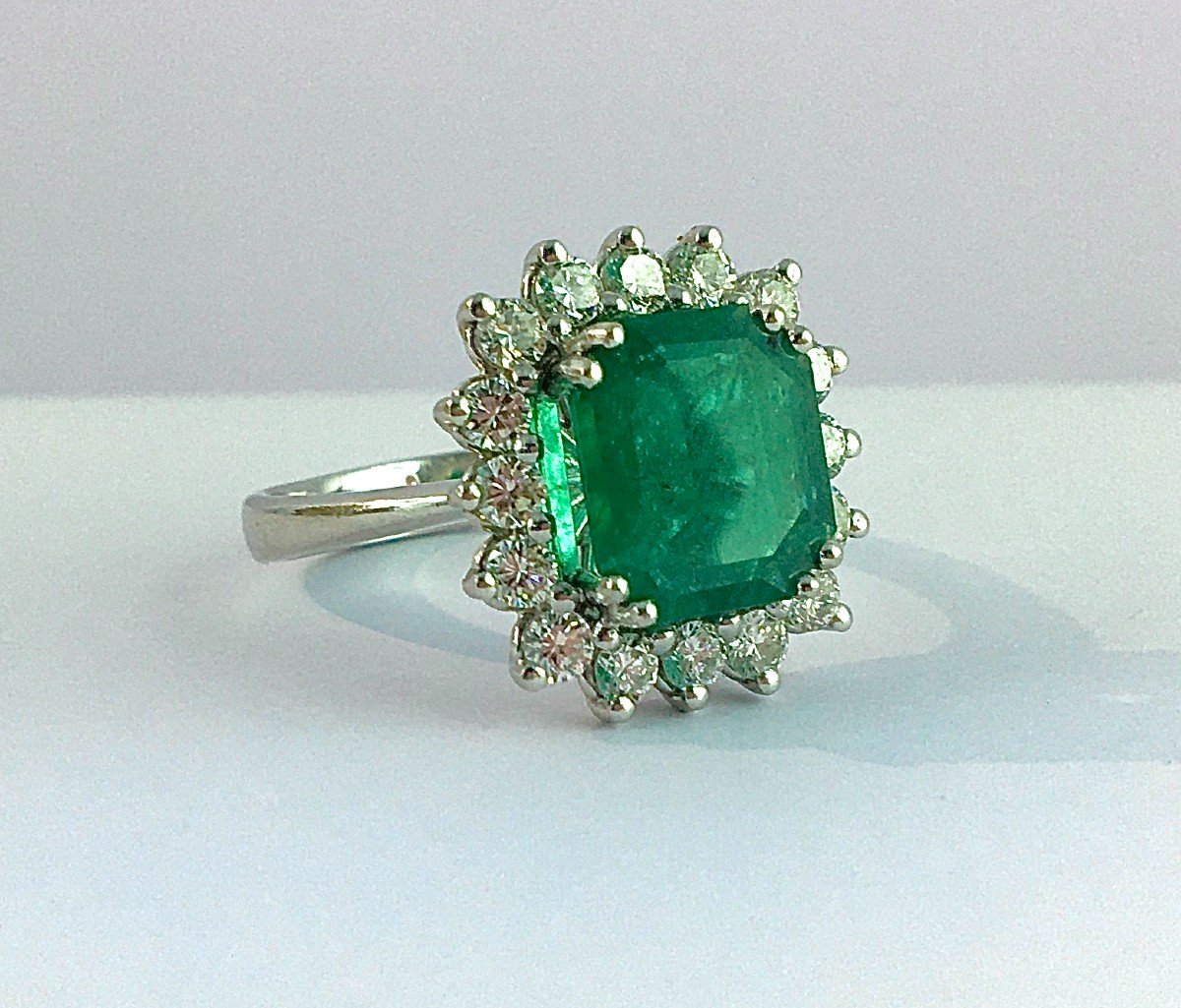 Pompadour Emerald Ring Diamond Surround On Platinum-photo-2