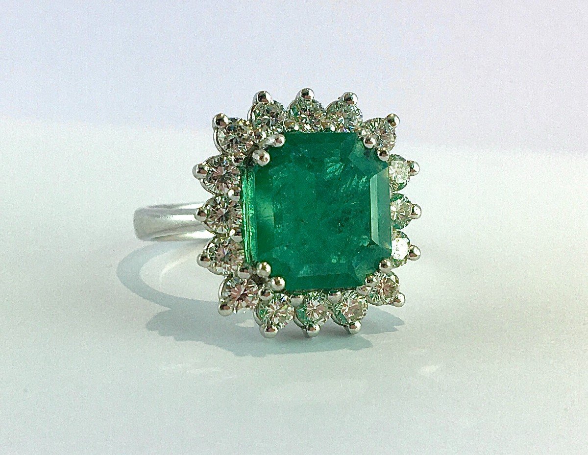 Pompadour Emerald Ring Diamond Surround On Platinum-photo-3