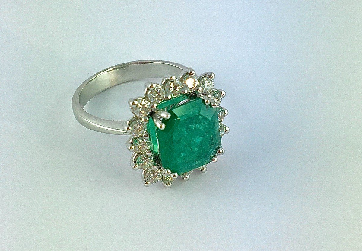 Pompadour Emerald Ring Diamond Surround On Platinum-photo-1