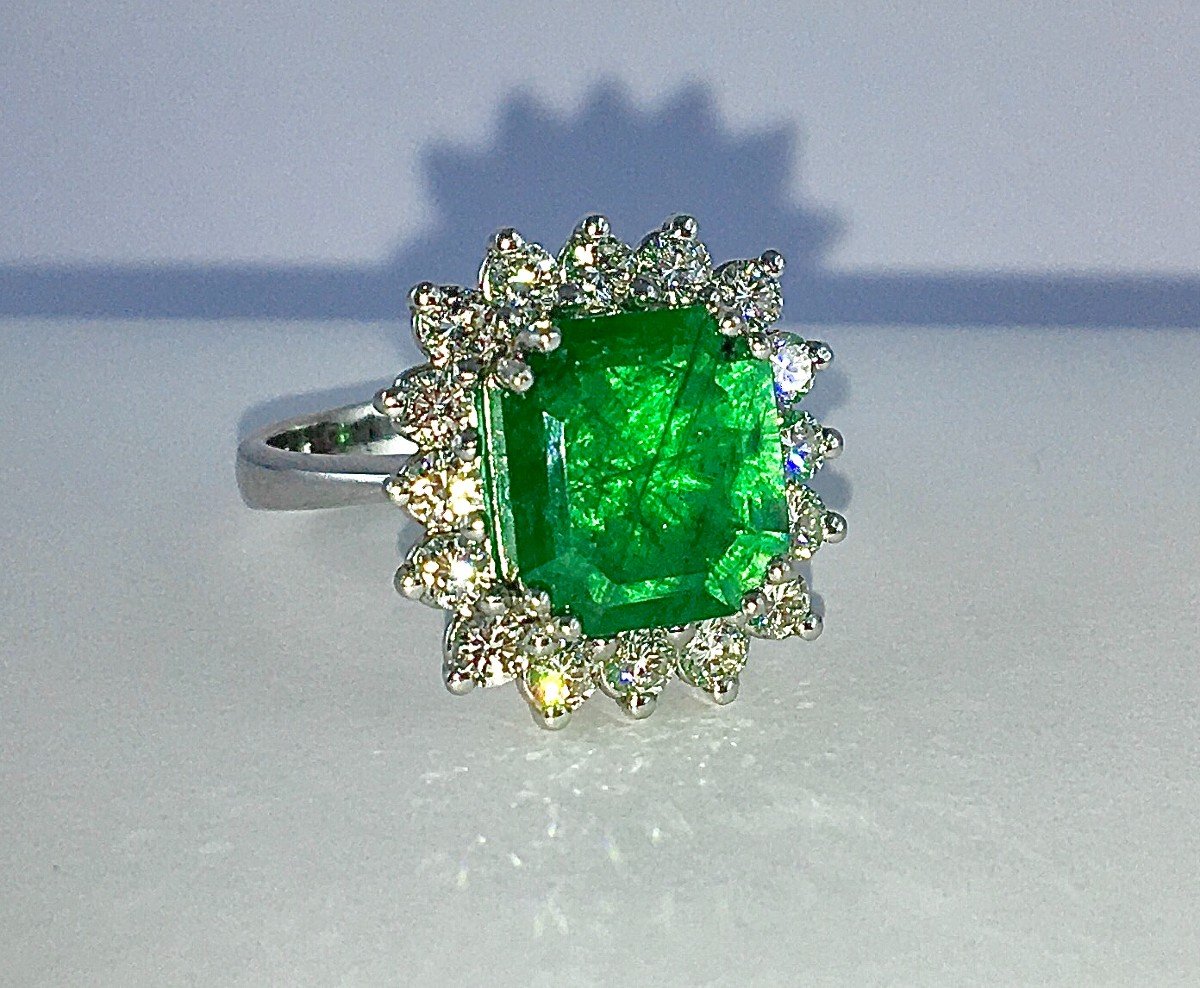 Pompadour Emerald Ring Diamond Surround On Platinum-photo-2