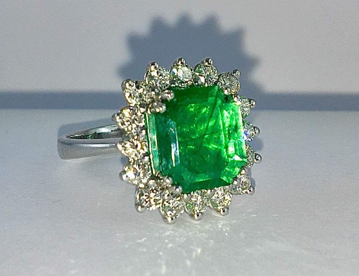 Pompadour Emerald Ring Diamond Surround On Platinum-photo-3