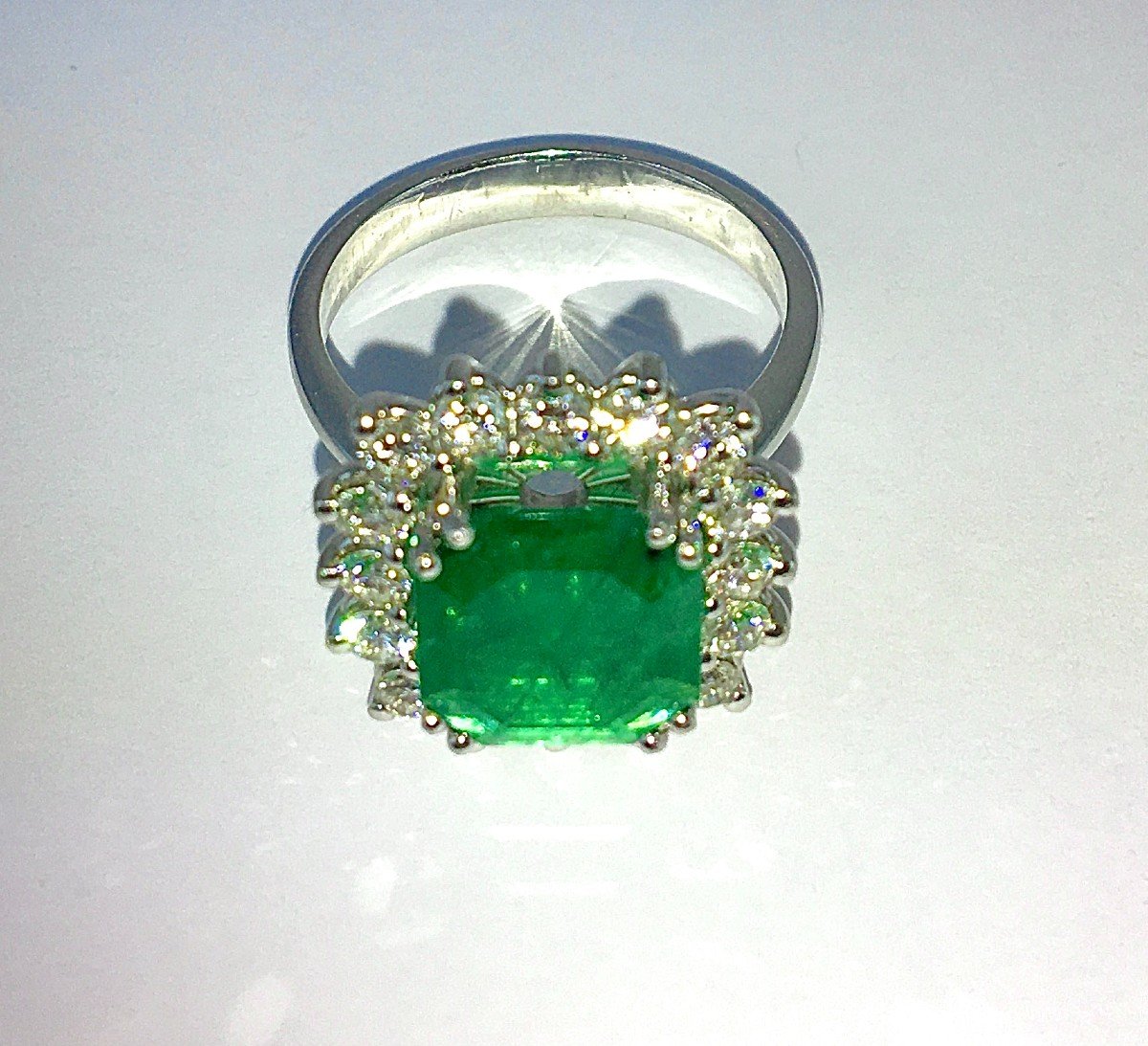 Pompadour Emerald Ring Diamond Surround On Platinum-photo-4