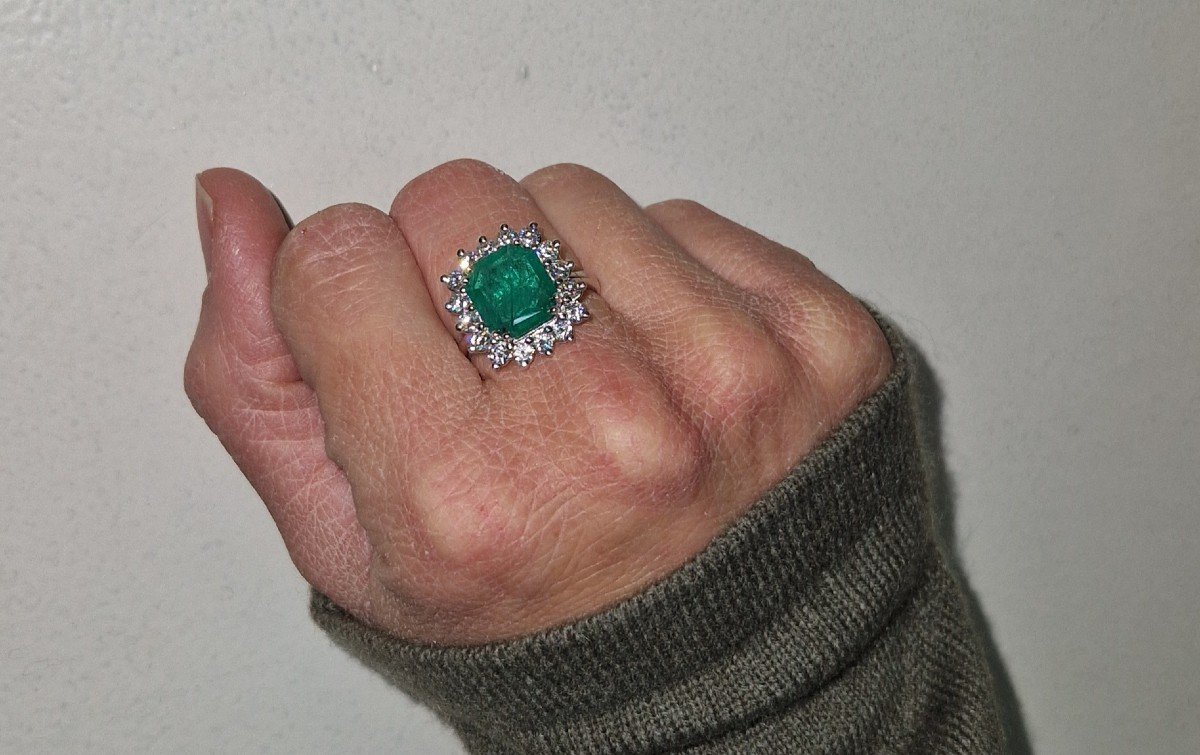 Pompadour Emerald Ring Diamond Surround On Platinum-photo-7