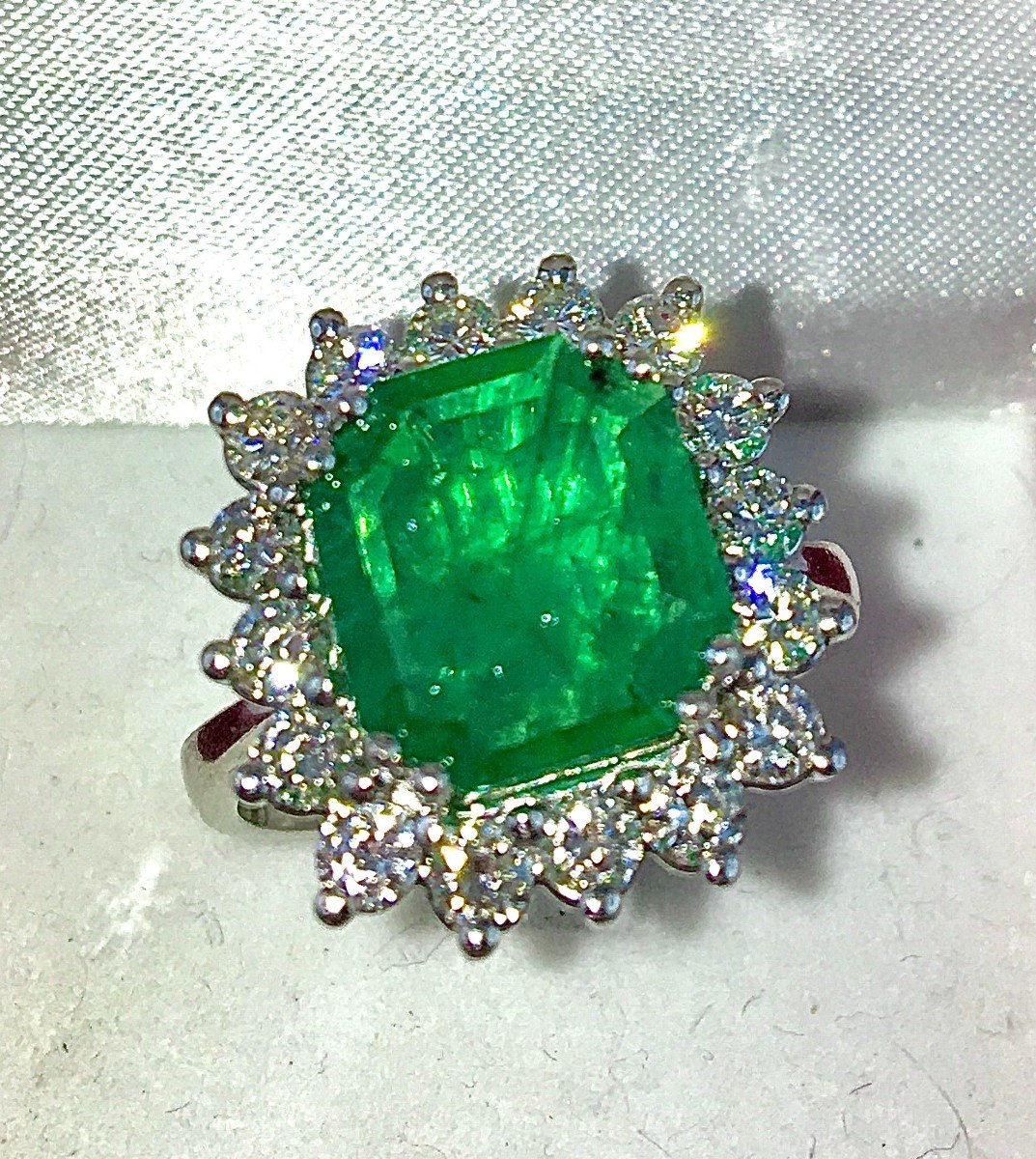 Pompadour Emerald Ring Diamond Surround On Platinum