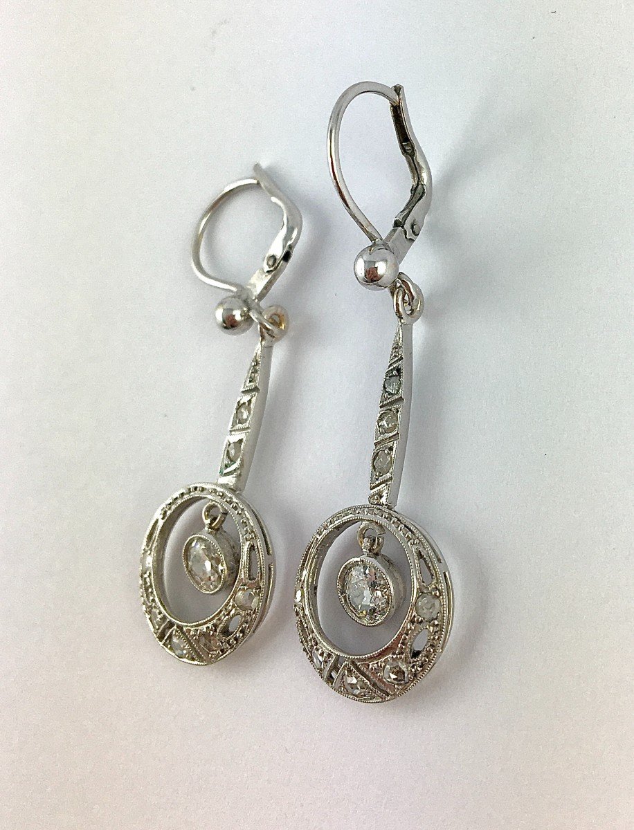 Boucles d'Oreilles Pendants Art Déco Diamants sur Platine et Or Blanc-photo-4