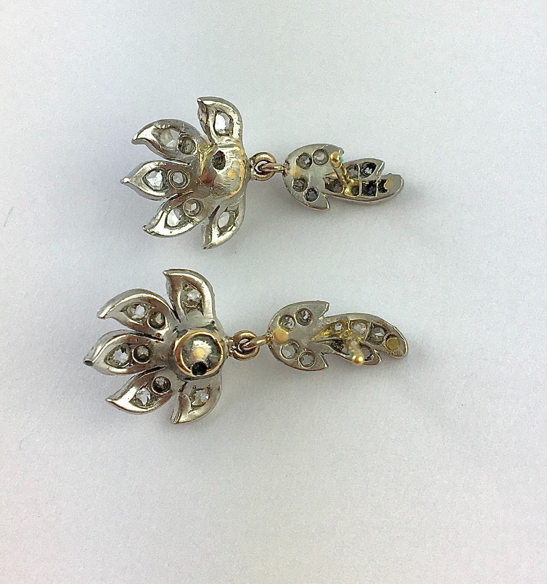 Boucles d'Oreilles Motifs Végétaux Pendants Perles Fines Et Diamants Sur Platine Et Or Jaune -photo-7