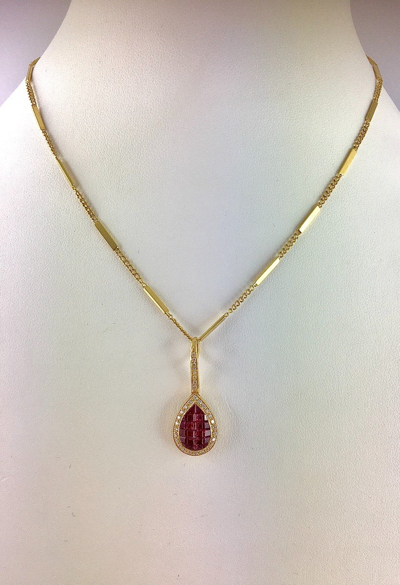 Calibrated Ruby Pear Pendant Set With Mysterious Diamond Surround And Its Yellow Gold Chain -photo-1