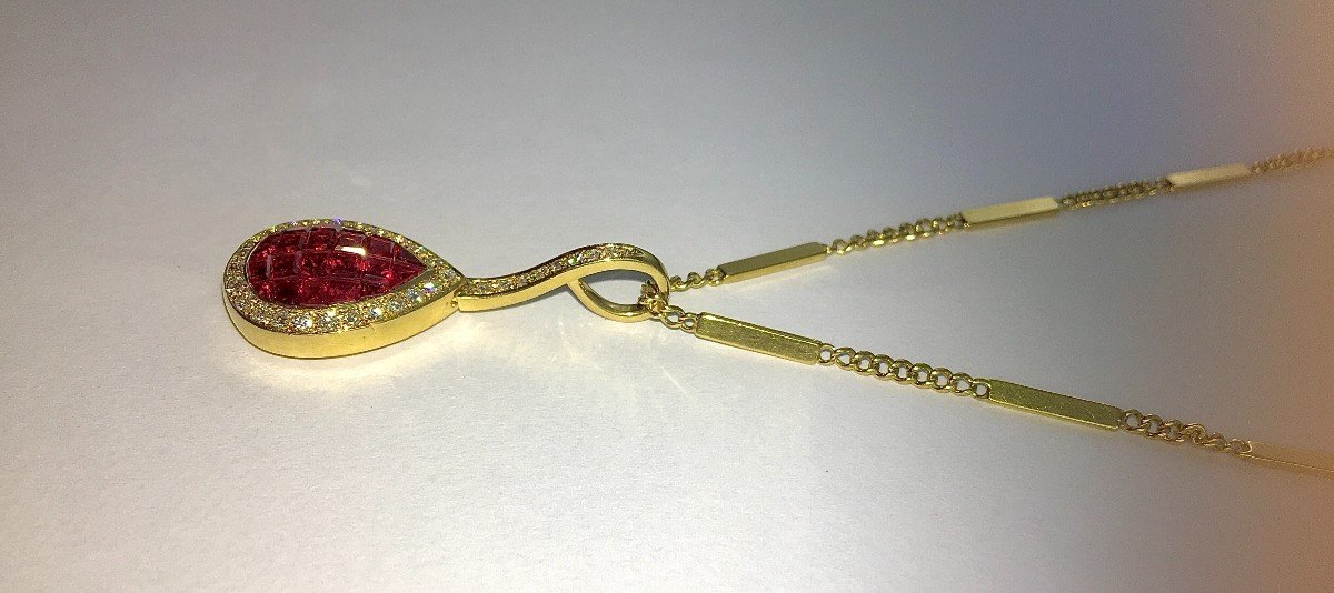 Calibrated Ruby Pear Pendant Set With Mysterious Diamond Surround And Its Yellow Gold Chain -photo-6