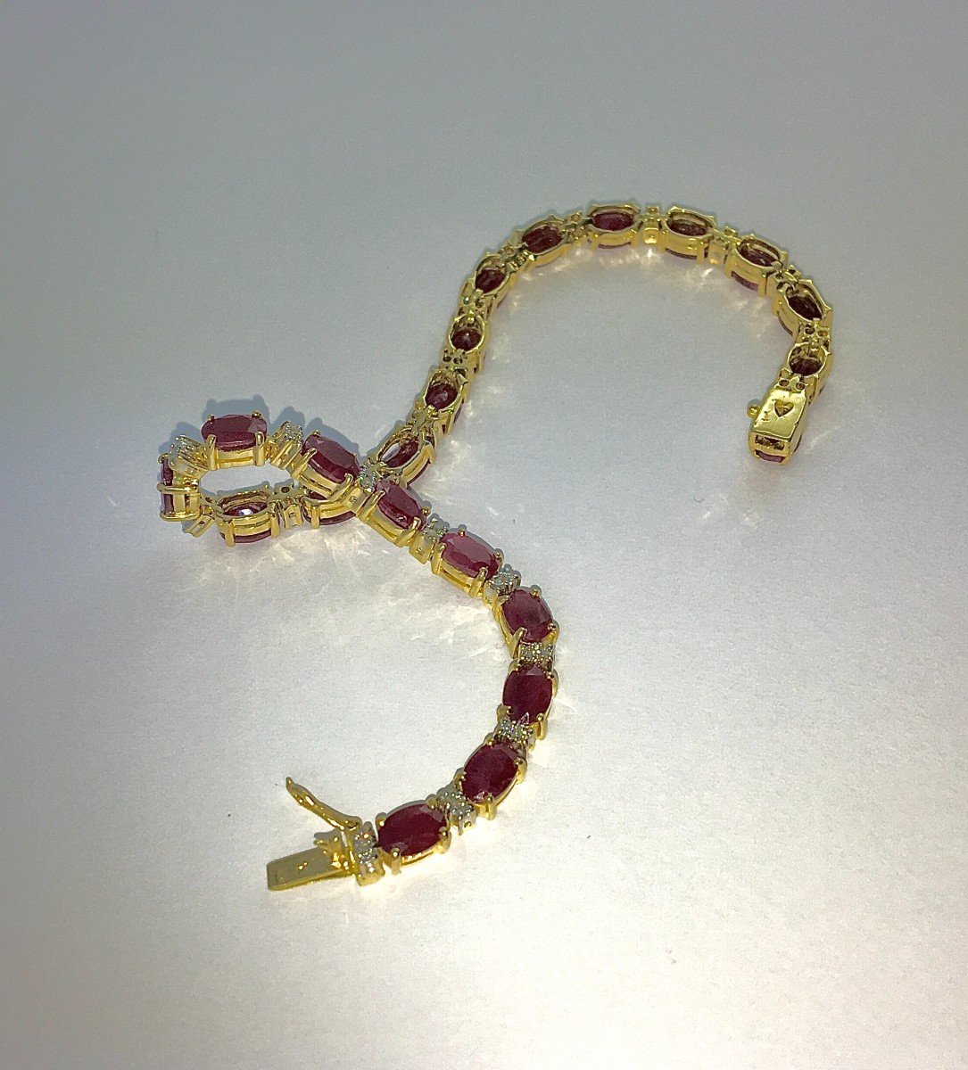 Bracelet Ligne  De Rubis Et Diamants Sur Or Jaune-photo-8