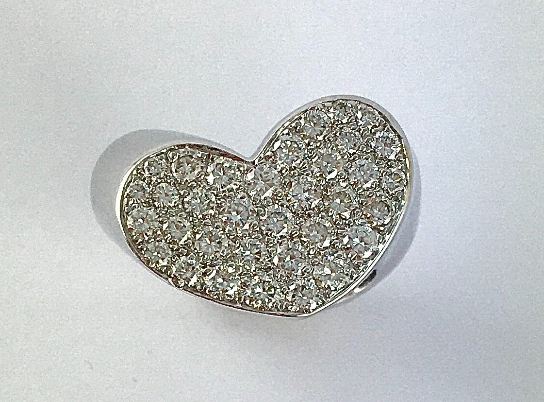 Heart Shaped Signet Ring Paved With Brilliant Cut Diamonds On White Gold-photo-2