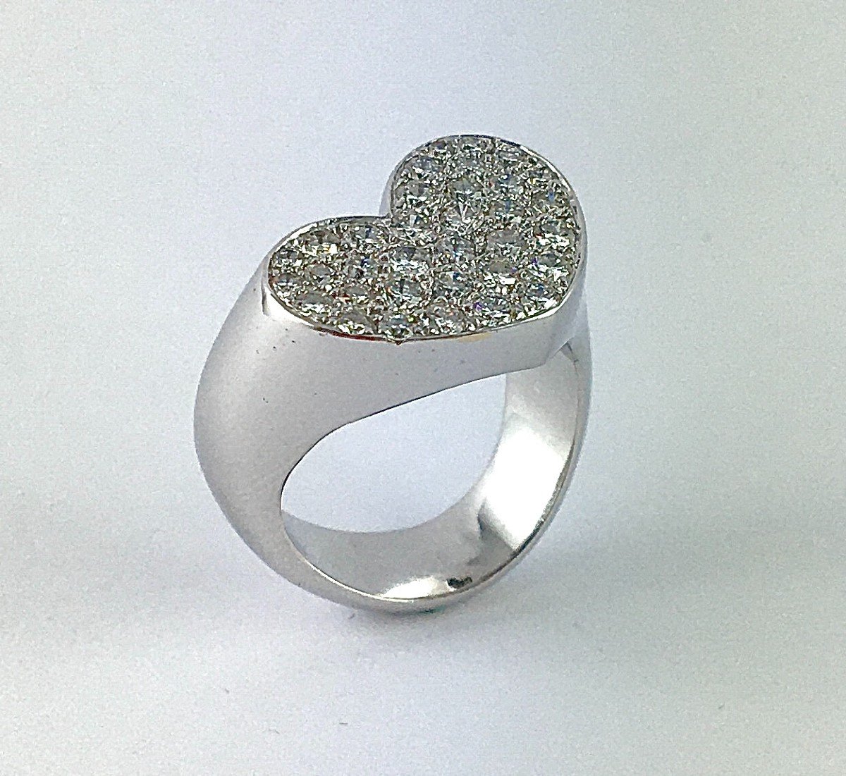 Heart Shaped Signet Ring Paved With Brilliant Cut Diamonds On White Gold-photo-3