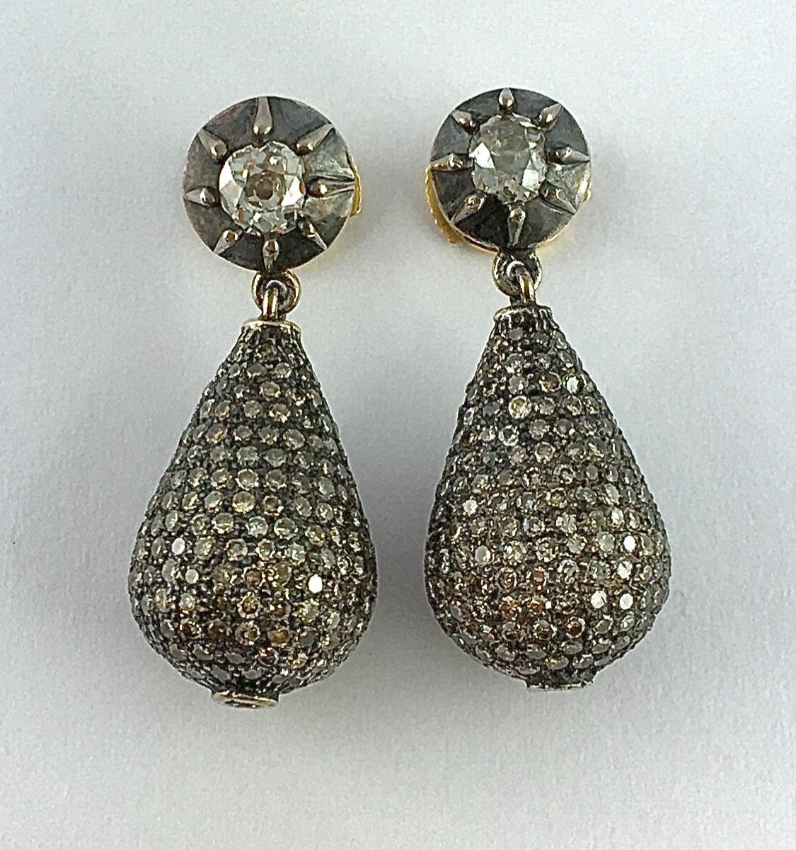 Boucles d'Oreilles Pendants Puces Et Gouttes Pavées De Diamants  Sur Argent Et Or Jaune