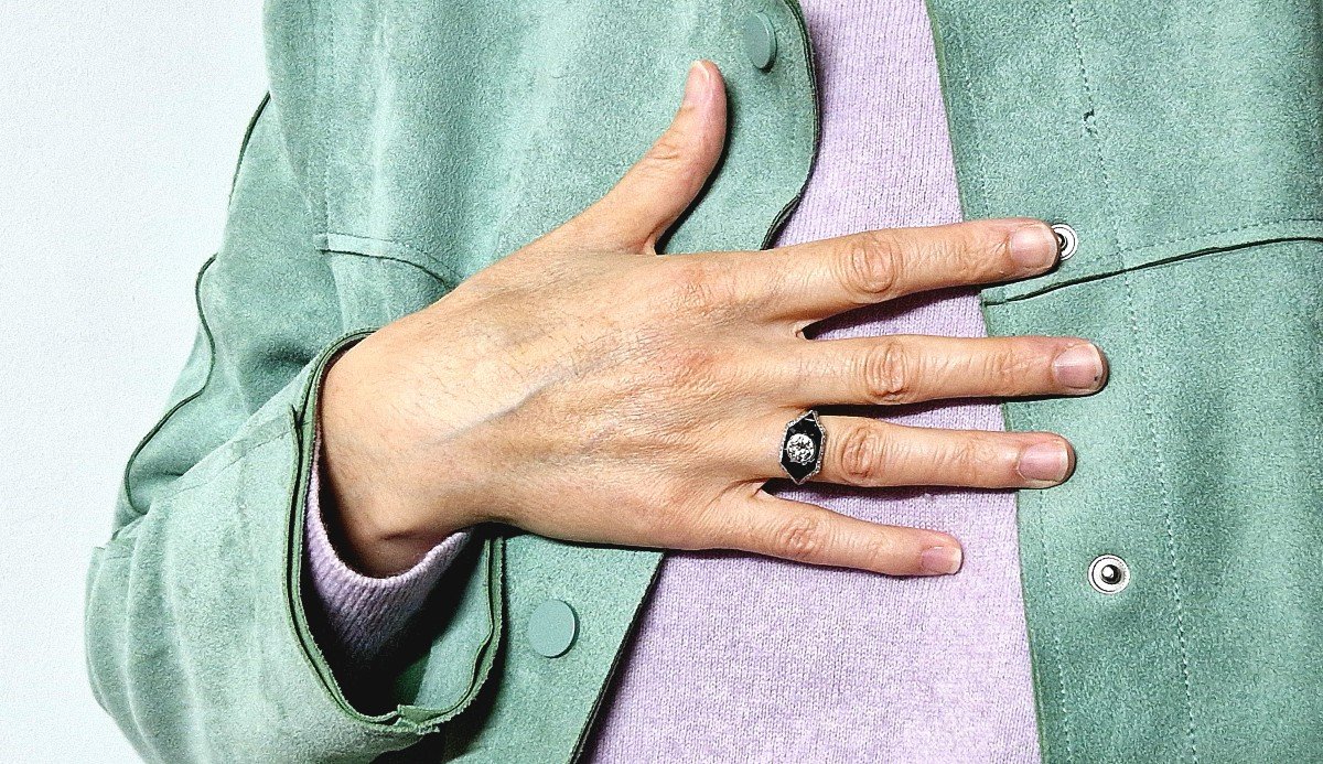 Art Deco Signet Ring With Old Cut Diamond And Mystery Set Sapphires On Platinum-photo-8