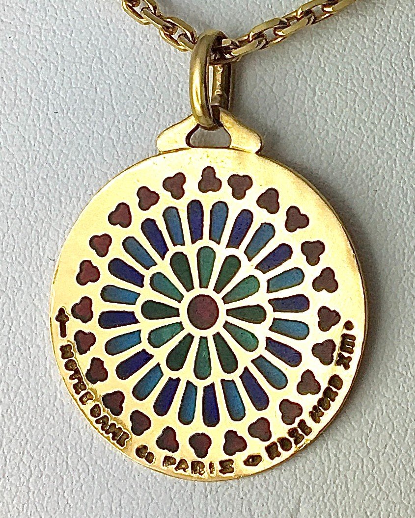 Pendant Medal Notre Dame De Paris Rose Nord XIII Enamel Plique à Jour On Yellow Gold-photo-1