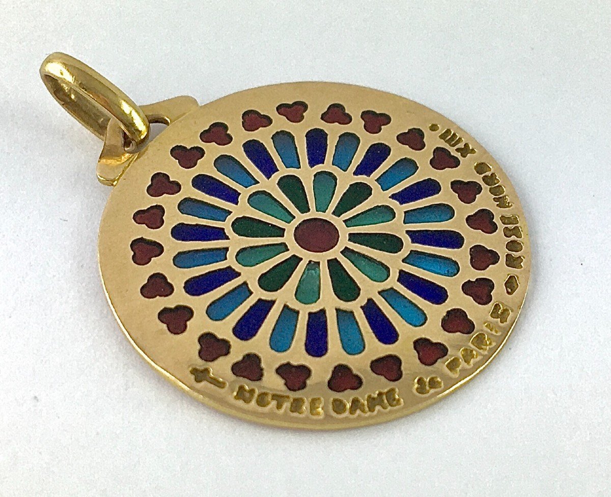 Pendant Medal Notre Dame De Paris Rose Nord XIII Enamel Plique à Jour On Yellow Gold