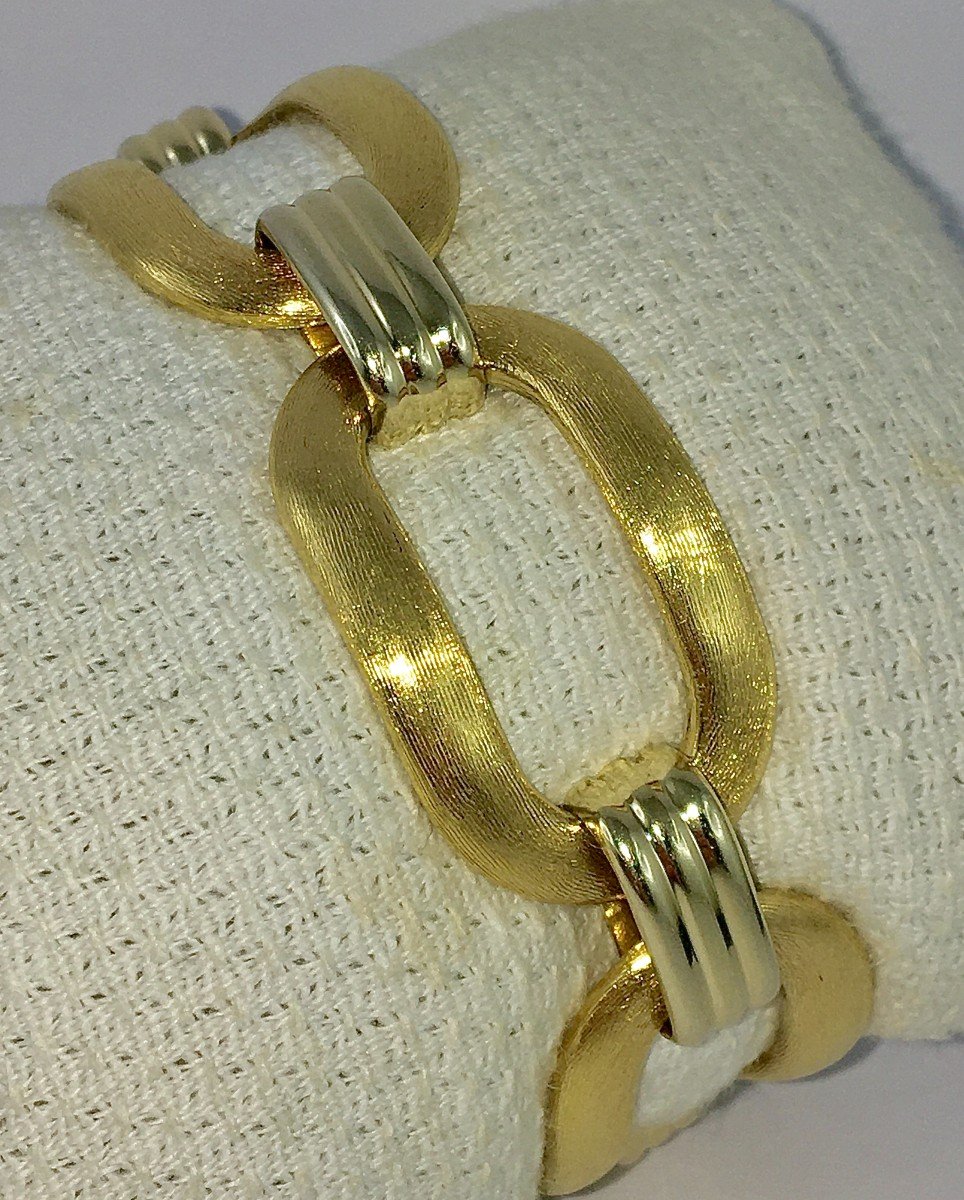 Large Oval Guilloche Link Bracelet In Yellow And White Gold-photo-2