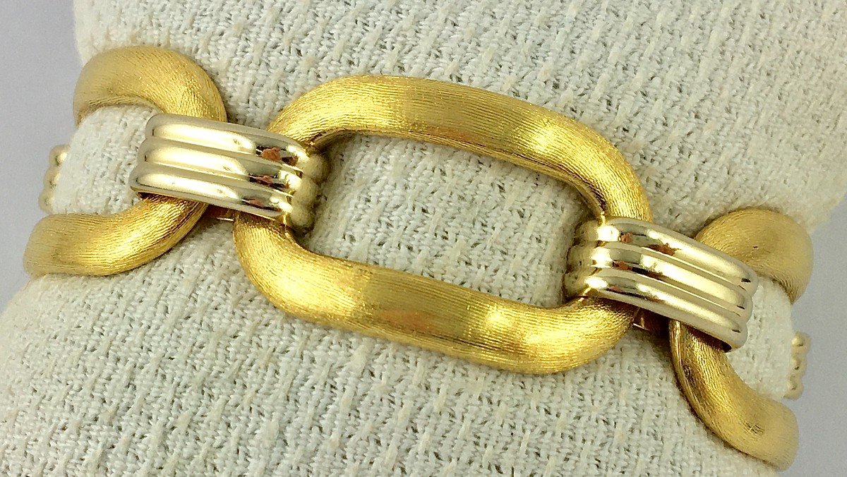 Large Oval Guilloche Link Bracelet In Yellow And White Gold-photo-1