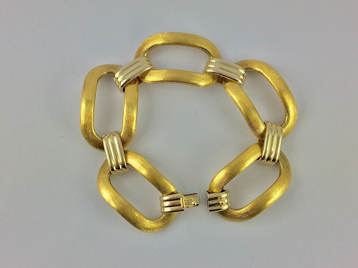 Large Oval Guilloche Link Bracelet In Yellow And White Gold-photo-2