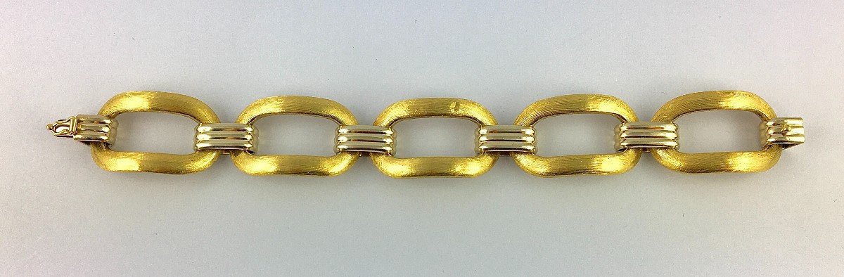 Large Oval Guilloche Link Bracelet In Yellow And White Gold-photo-3