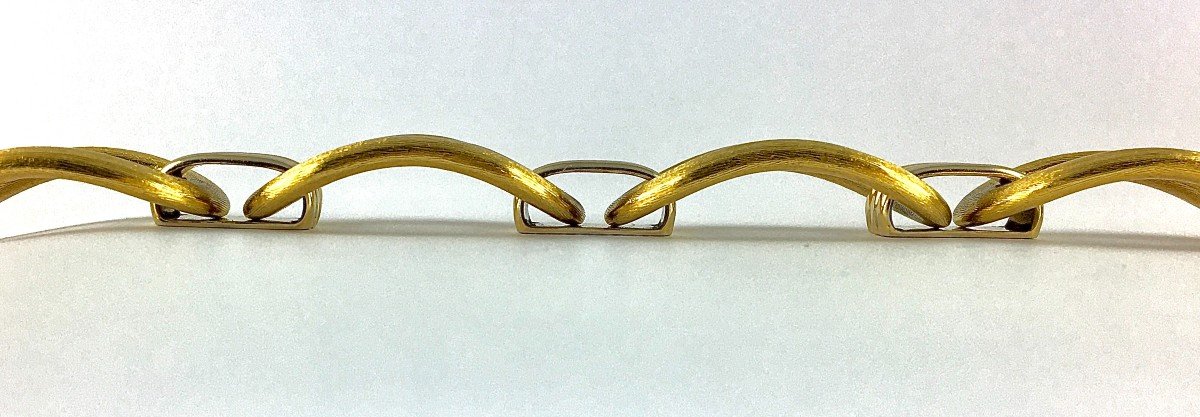 Large Oval Guilloche Link Bracelet In Yellow And White Gold-photo-5