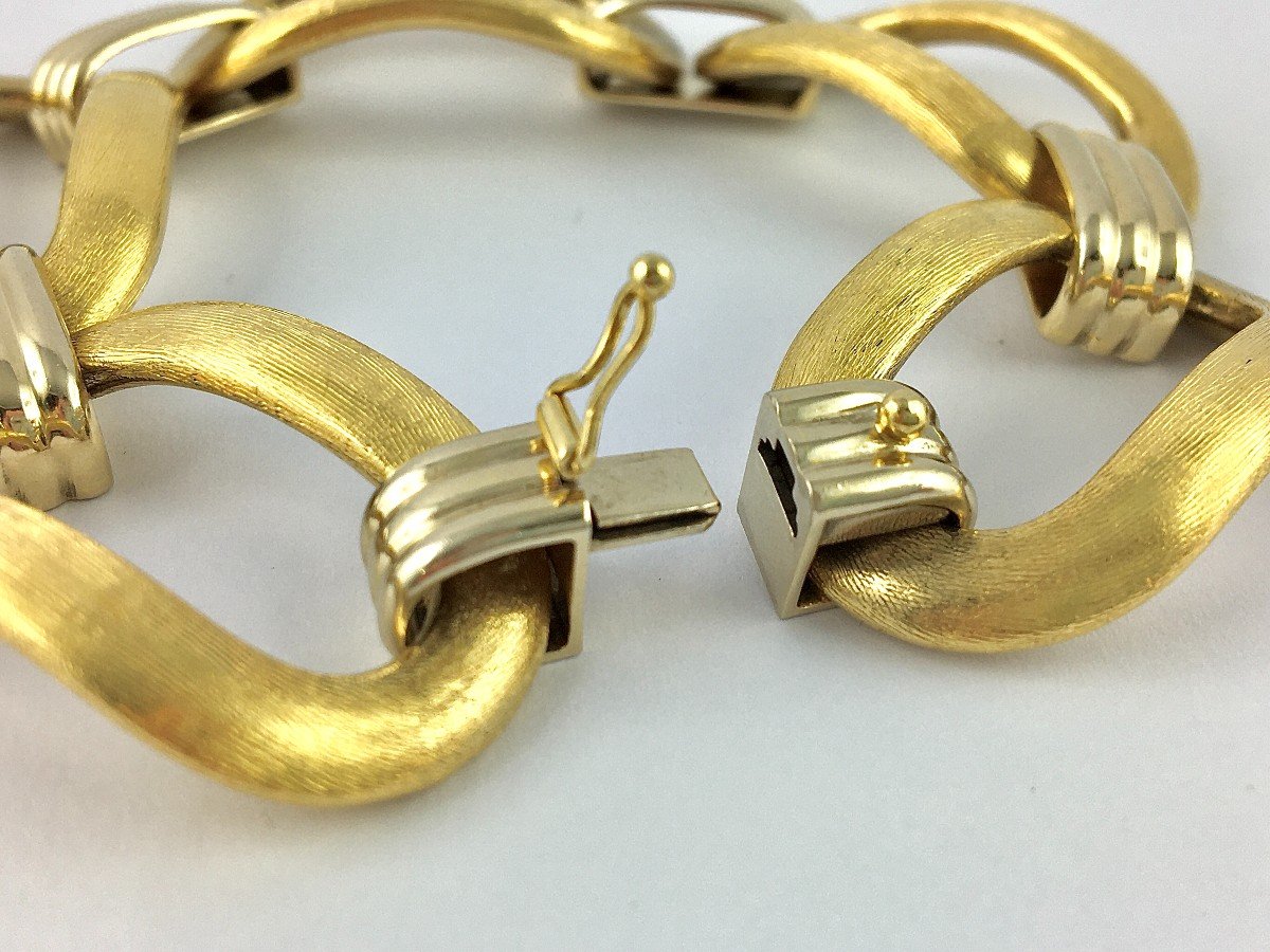 Large Oval Guilloche Link Bracelet In Yellow And White Gold-photo-8