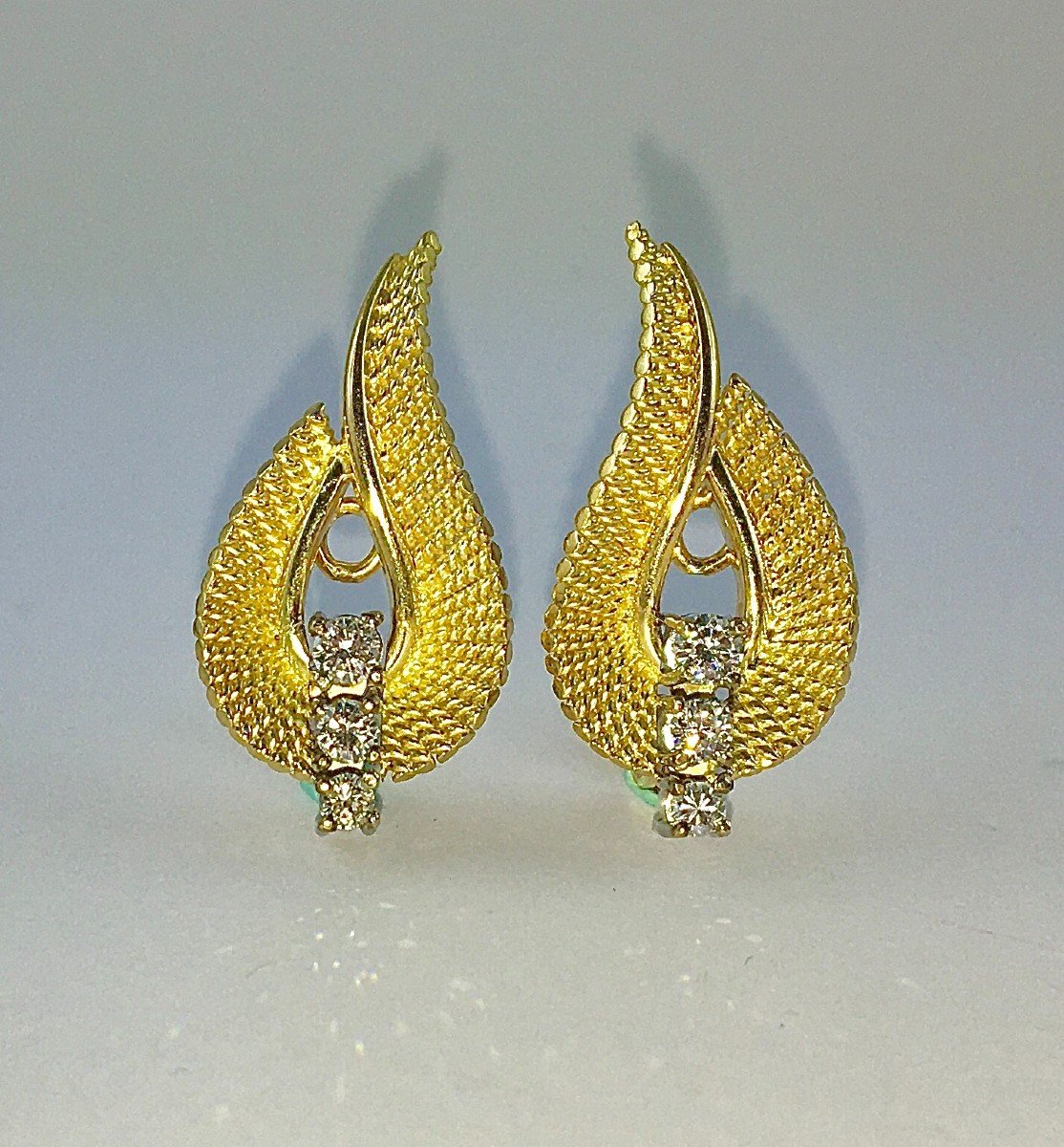 50s Scroll Clip-on Earrings Diamonds On Yellow And White Gold-photo-2