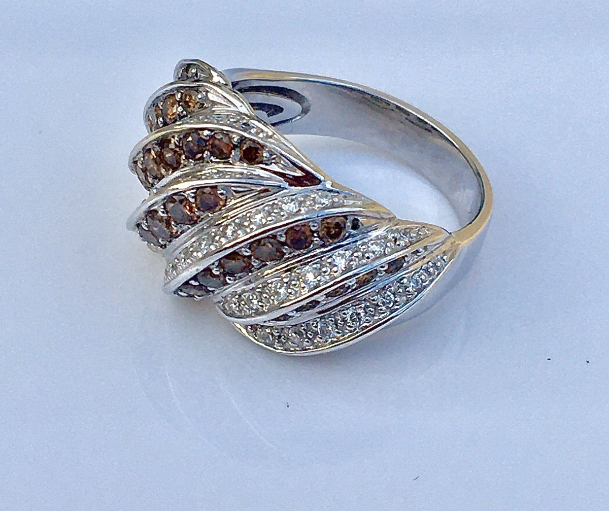 Bague Volutes De Diamants Blancs Et Bruns Sur Or Blanc -photo-1