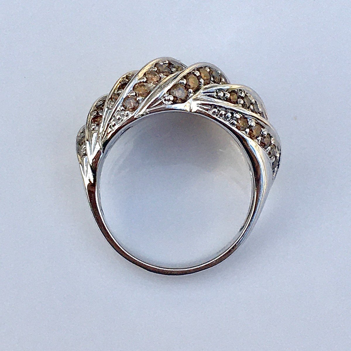 Bague Volutes De Diamants Blancs Et Bruns Sur Or Blanc -photo-4